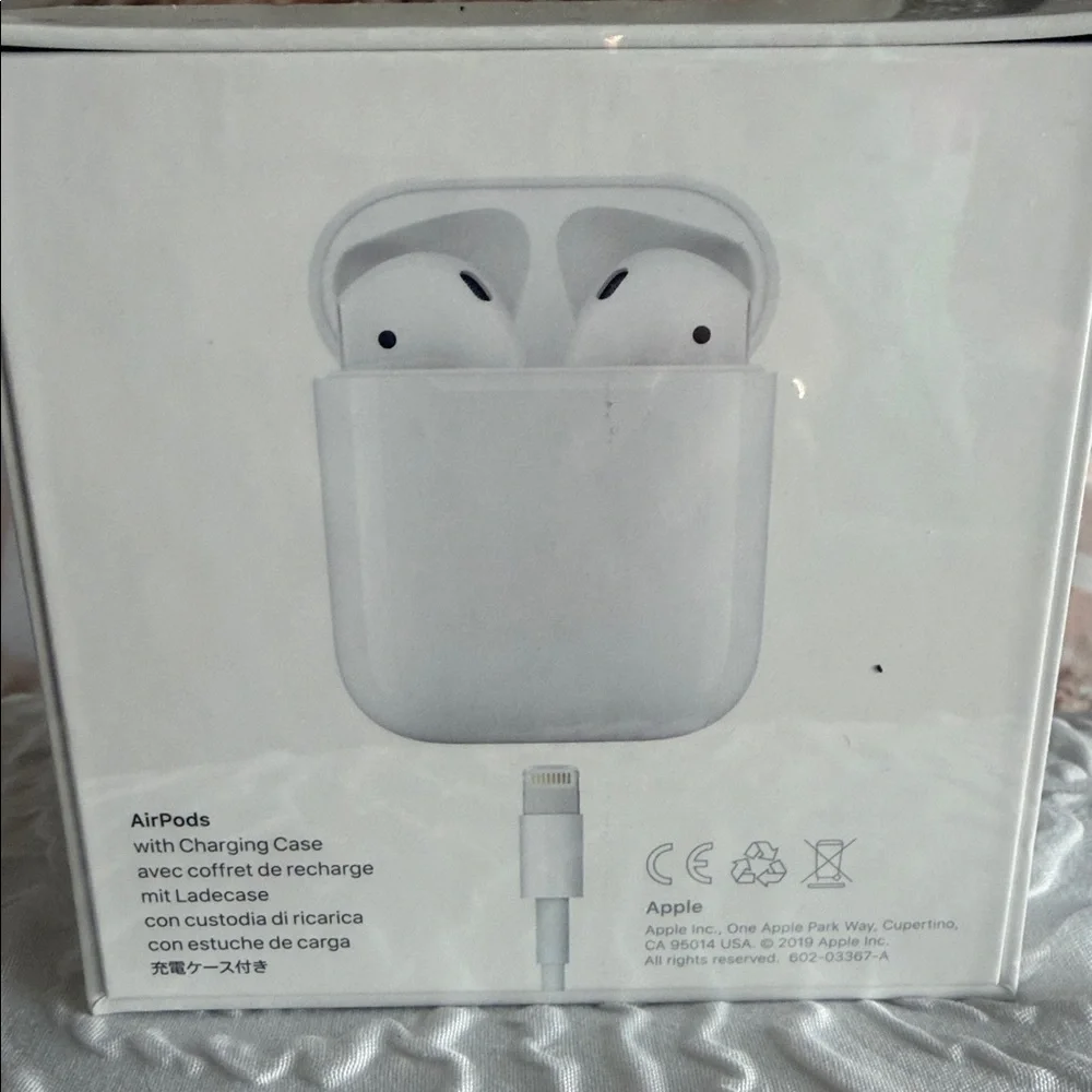 Apple AirPods in Classic White sealed New 🆕